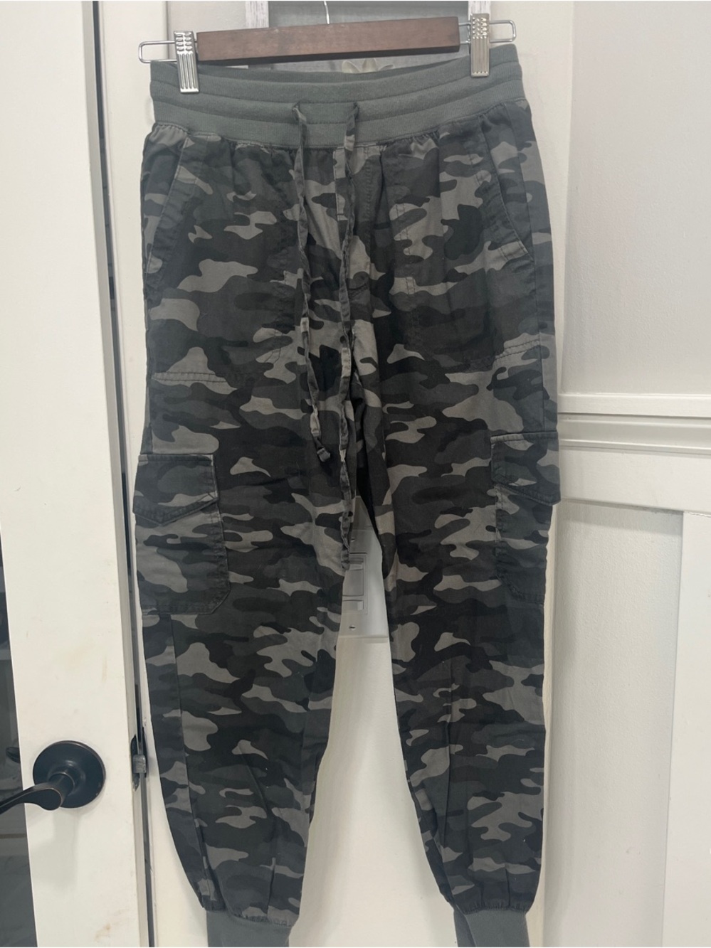 Women’s Gray Camo Jogger Pants super soft and light GAP PERFECT FALL ITEM
